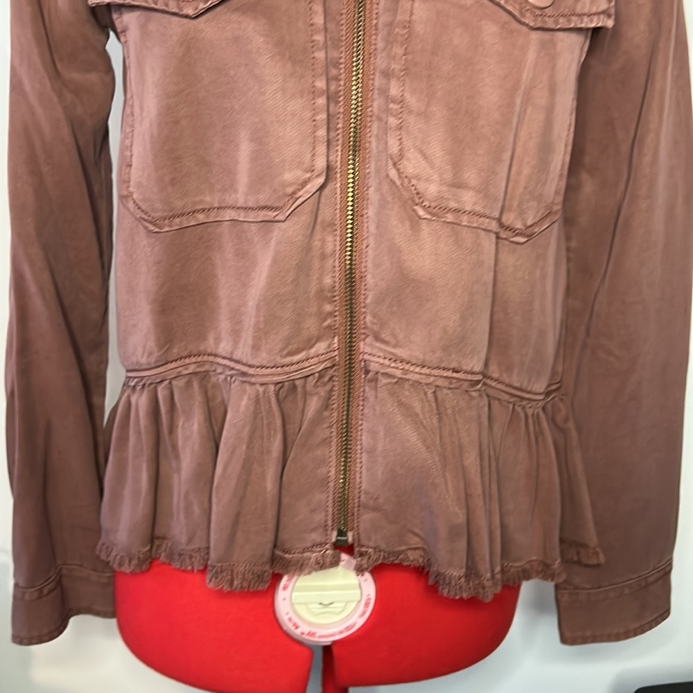 Lightweight American Eagle jacket with ruffle bottom. Size extra Small in mauve.
